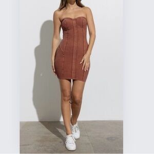 Chic Strapless Tan Dress